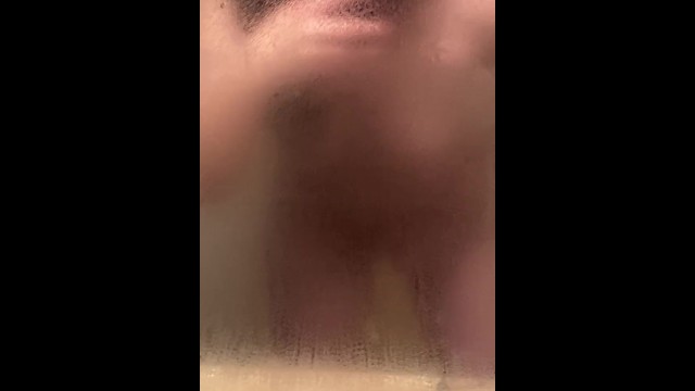 Дразню тебя из другой комнаты, прежде чем позволить тебе присоединиться ко мне в душе