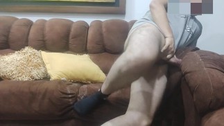 Возбужден в комнате