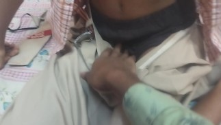 Индийская школьница из колледжа жмет сиськи и трахнул ее