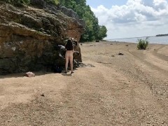 Русская девушка осмелилась пробежаться голой и показать свою задницу - Screenshot 15 of 16 - Naked