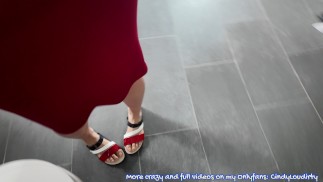 POV - Quickie в доме друга - писает и кончает