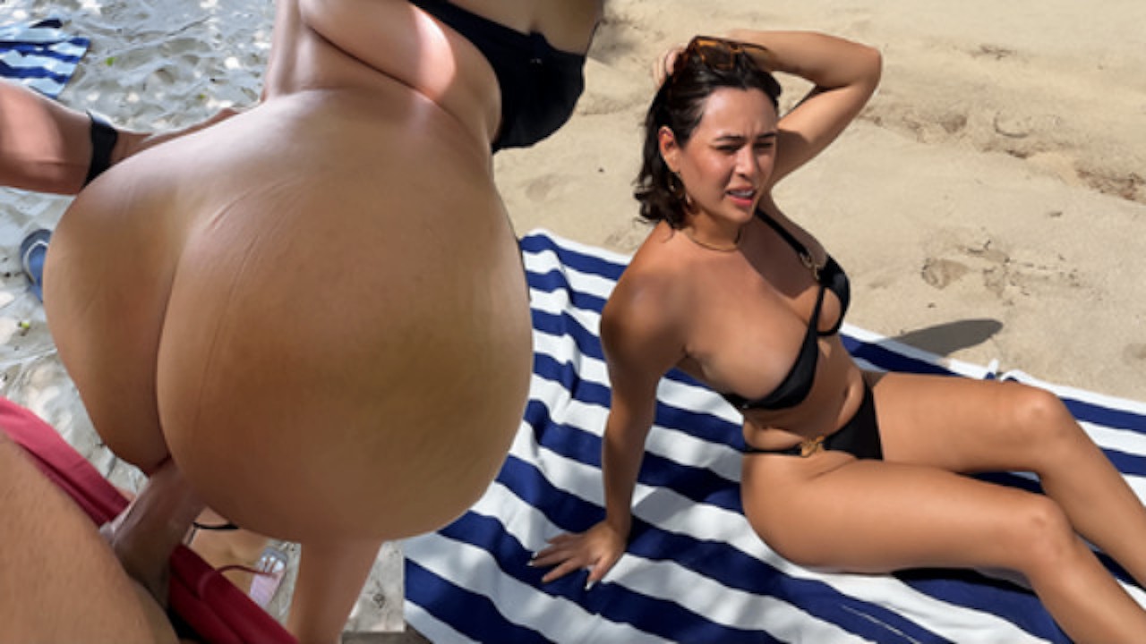 Pareja follando y grabando porno en la playa de Ibiza