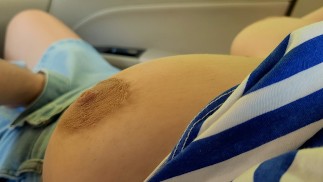 Трогаю большие подруги на парковке после колледжа 18+