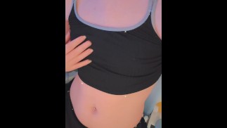 У меня есть новая прозрачная игрушка, и я использую ее на своем члене TransGirl