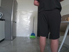 Настоящая неверность. Жена и друг семьи тайно трахаются на кухне дома. Муж на работе - Screenshot 1 of 16 - Cheating Wife