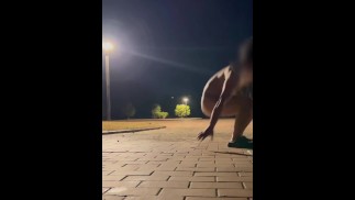 全裸でおしっこ