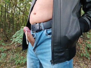 Hot混蛋在森林里射精 💦