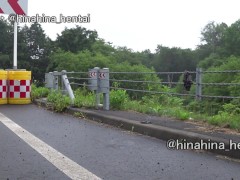 道路脇でスリル満点！ 全裸の野外露出は緊張します　　続きはファンサイトで！ - Screenshot 10 of 16 - 裸足