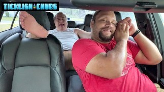 チャブMattはとても幸せですDevon少し足を嗅ぎます