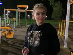 У этой милфы был сильный недотрах, я действовал не раздумывая - Screenshot 5 of 16 - Outdoor