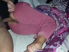 Suegro B. Entra en la madrugada a mi habitación y me folla duro por detrás