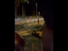 港女夫妻街外脫掉衣服玩露出口交過程