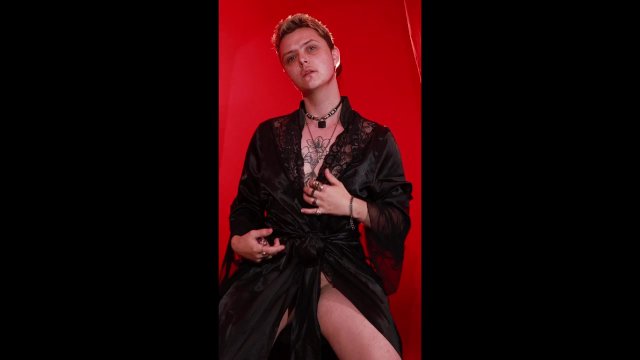 Trans guy gets off after a photoshoot