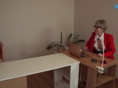 Голодная милфа начальница дала в жопу своему подчиненному (2 серия) 2/16