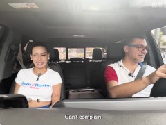 Sol Peterson enseña su garganta profunda y prueba la maquina folladora | Juan Bustos ROAD