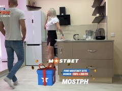 Девушка-риэлтор трахается с двумя покупателями 1/16