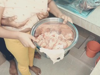 Мой младший сводный брат трахнул меня во время готовки