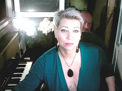 The fun of a mature married couple on the cramped balcony of a Moscow apartment-1