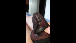 Возбужден в старых чулках