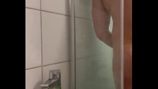 Прими душ после дрочки.