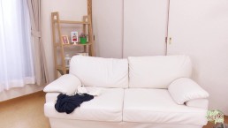 面试结束后，试镜的黑发女郎在热气腾腾的三人行中获得了她紧致的亚洲抢夺