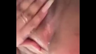 COLOMBIANA SE MASTURBA HASTA VENIRSE