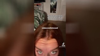 La chatte serrée d’une jeune femme pénétrée sur le live Instagram