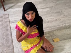 الشغاله أميره علي تتعرى و تتشرمط عشان الفلوس - Screenshot 3 of 16 - كس كبير