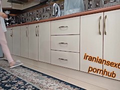 لوله‌کش کیرکلفت گفت شوهرت کی میاد منم گفتم حالا نمیاد جای دستمزد بهش کوس دادم (داستانی مکالمه فارسی) - Screenshot 1 of 16 - Iranian