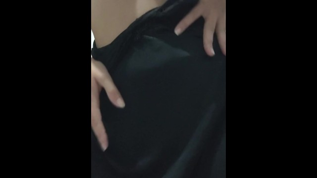 Morena Gostosa Dançando e Exibindo a Bucetinha