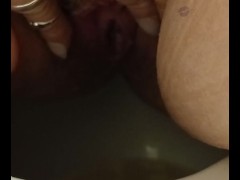 P1SSQUEEN couldn't hold my pee any longer. Thick thighs bbw cougartowninternational