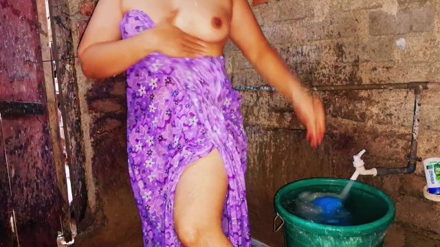 අලුත් බොඩ්මේ මල්ලා හොරෙන් බලලා අතේ ගහනවා ඉගි දුන්නත් සැපක් ගන්න ආවේ නැ අදනම් එයි, sri lankan bathroo