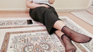 la taille de mon ami aux chaussettes chaudes se mouille avec mon éjaculation