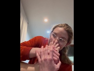 Flexes her Feet