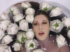 Mesmerazing in the bath with roses