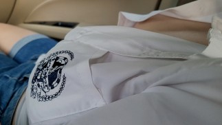 Cute Студентка колледжа с большими сиськами позволяет мне играть с ней в машине 18+