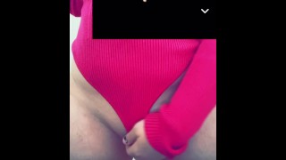 Jolie en rose me doigte
