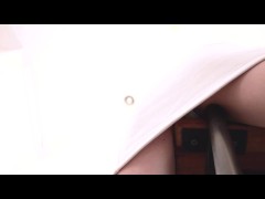 逆さ撮りで机の角に擦るね