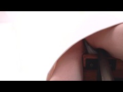 逆さ撮りで机の角に擦るね - Screenshot 15 of 16 - 一人エッチ
