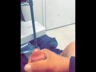 Spuned Мужчина брызгает спермой выстрел