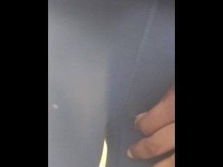 Taquiner et Montrer Mes Seins Dans un Parc Public 💦
