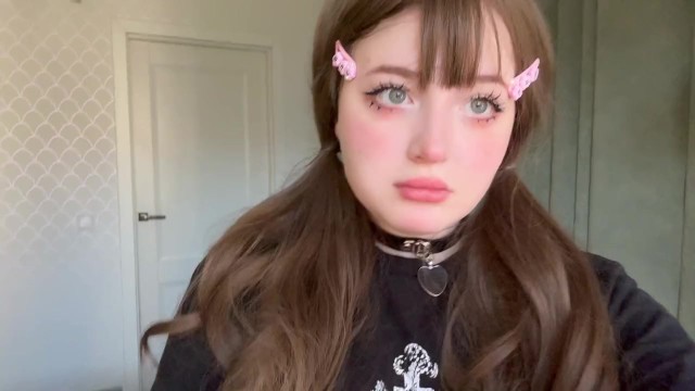 Альтушка с сайта знакомств звонит тебе по видеосвязи и пробует первый в жизни анал