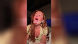 Юная милашка обожает