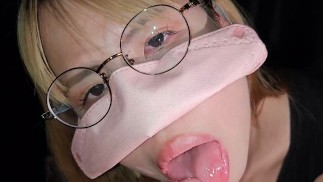 A super beautiful office lady who gives me a blowjob on the way home from work