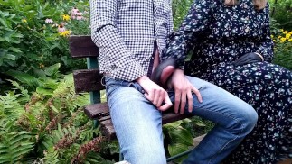 Моя теща знает, как заставить меня быстро кончить на улице