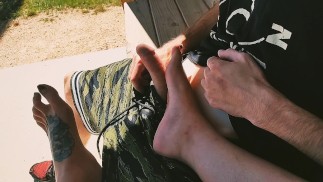 Пытаюсь не попасться в Park Handjob & Footjob!