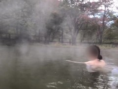 巨大混浴露天風呂での入浴シーン - Screenshot 5 of 16 - Japanese