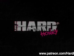 Fun with tiny slave (trailer) - Screenshot 3 of 16 - Tiny Slave