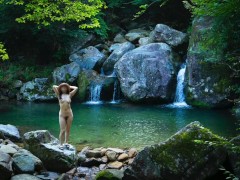 通りすがりのおじ様にみられながら滝壺オナニー - Screenshot 15 of 16 - Reality