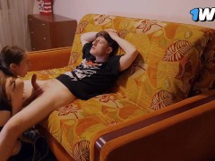 ВЫЗВАЛ  НЕОПЫТНУЮ ШЛЮХУ И ХОРОШЕНЬКО ДАЛ В РОТ И ТРАХНУЛ - Screenshot 4 of 16 - Real Sex